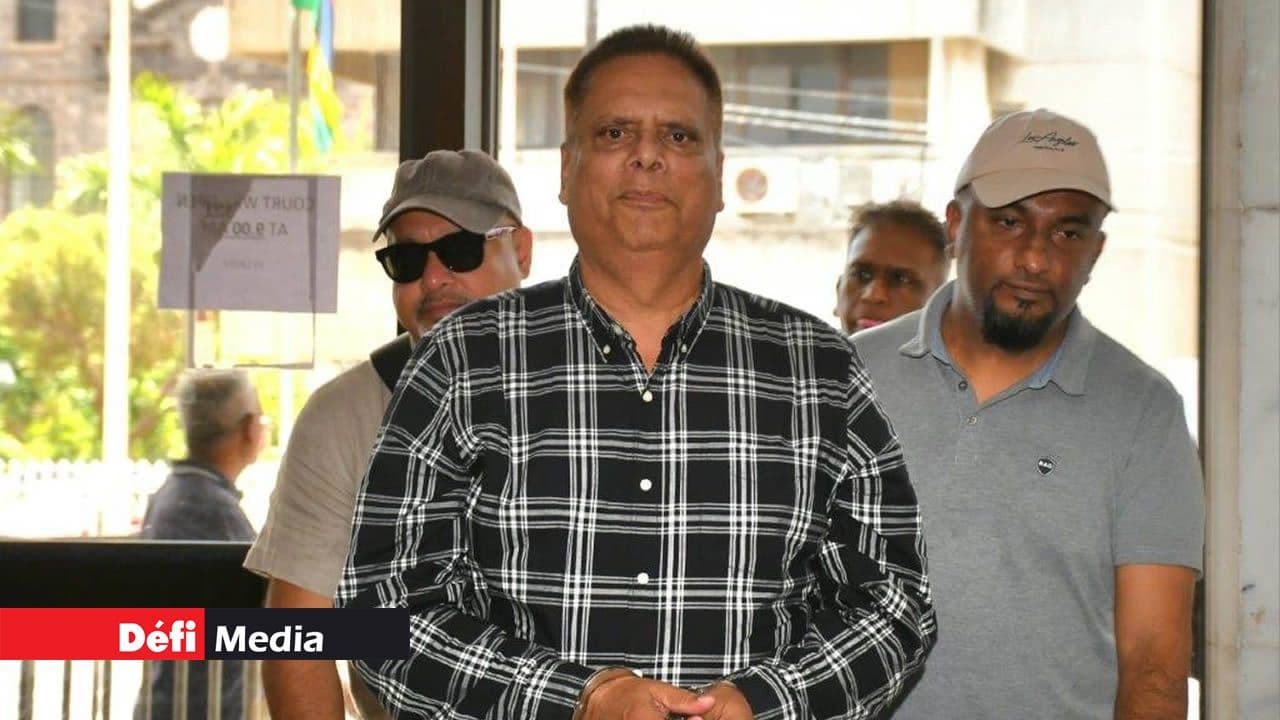 Maurice : Beekhy persiste et accuse un haut fonctionnaire